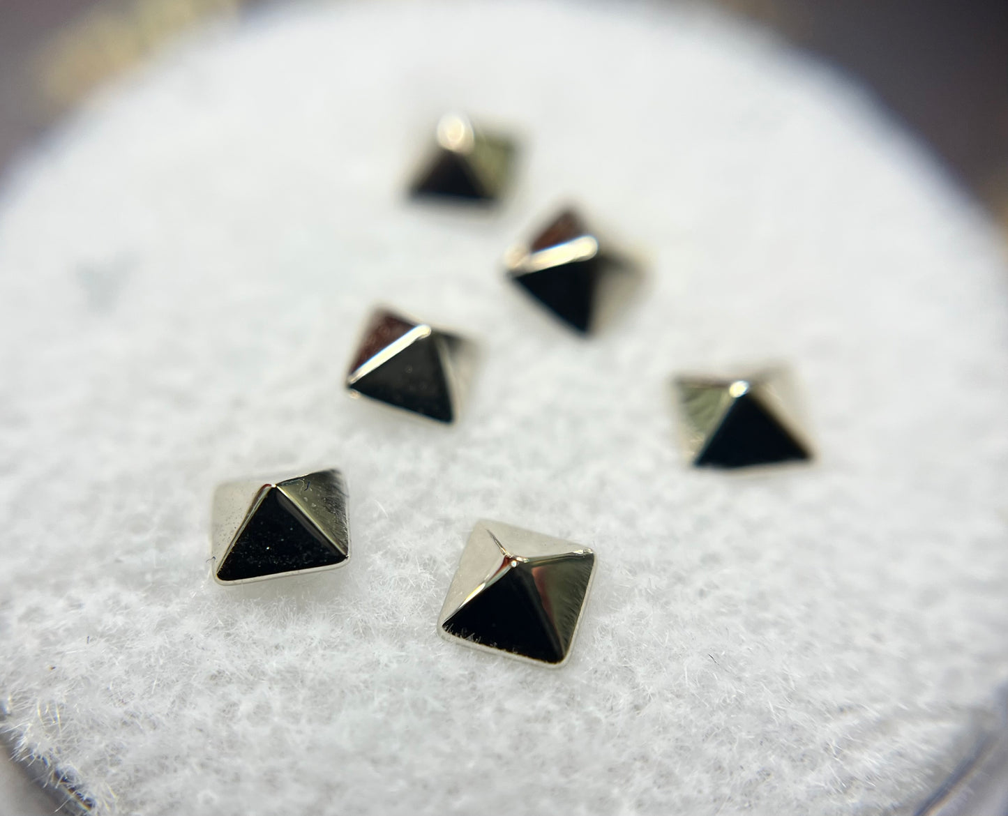 14k Pyramid Threadless End