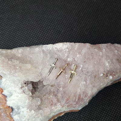 14k Gold Dagger Threadless End